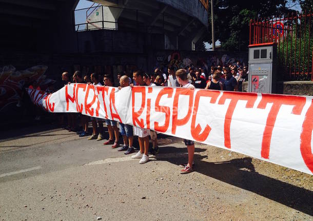 corteo protesta tifosi varese 1910 