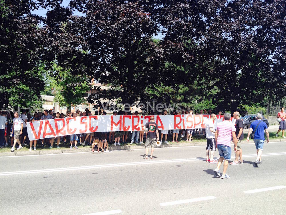 corteo protesta tifosi varese 1910 