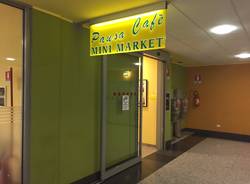 Il bar nella hall dell'ospedale di Varese