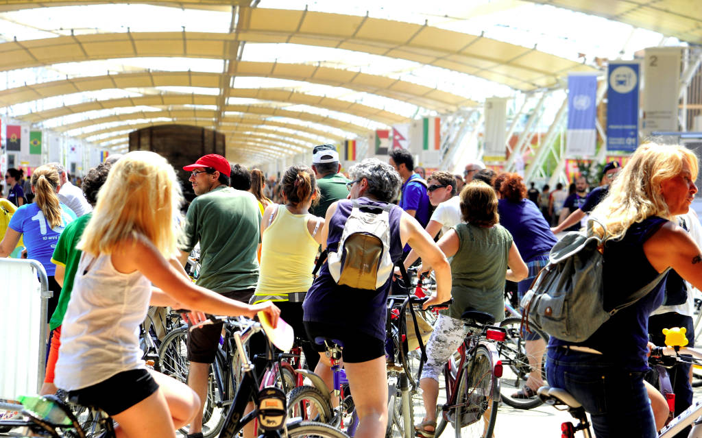 Inaugurata la pista ciclabiole per Expo