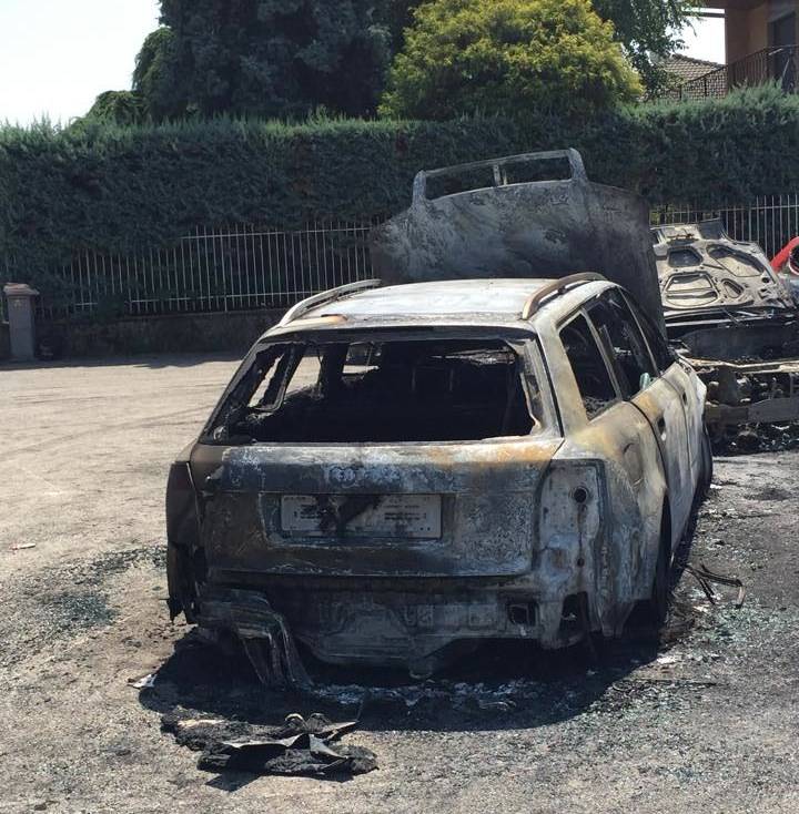 Incendio auto a Cassano Magnago