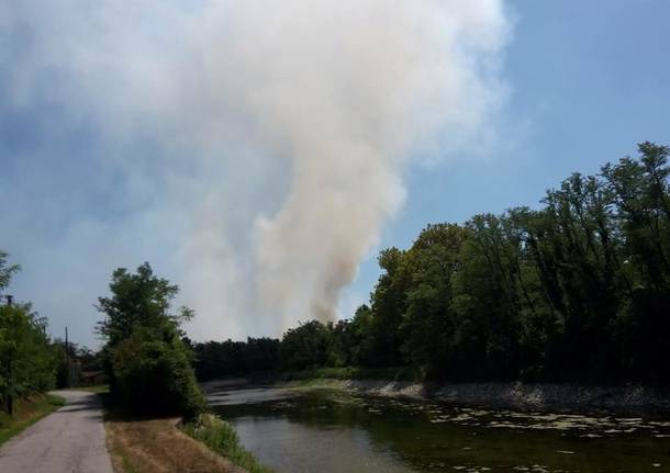 Incendio a Lonate Pozzolo