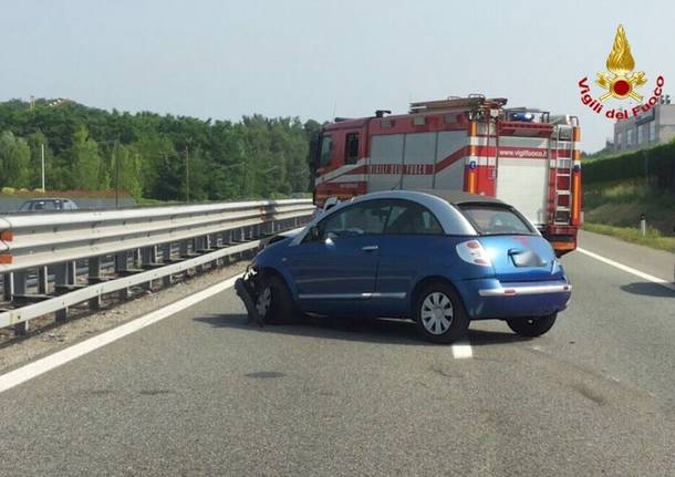 Incidente in A8, soccorsa una ragazza