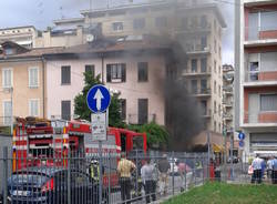 macchina in fuoco via bagaini varese