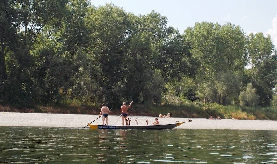 pavia ticino la canoa rossa