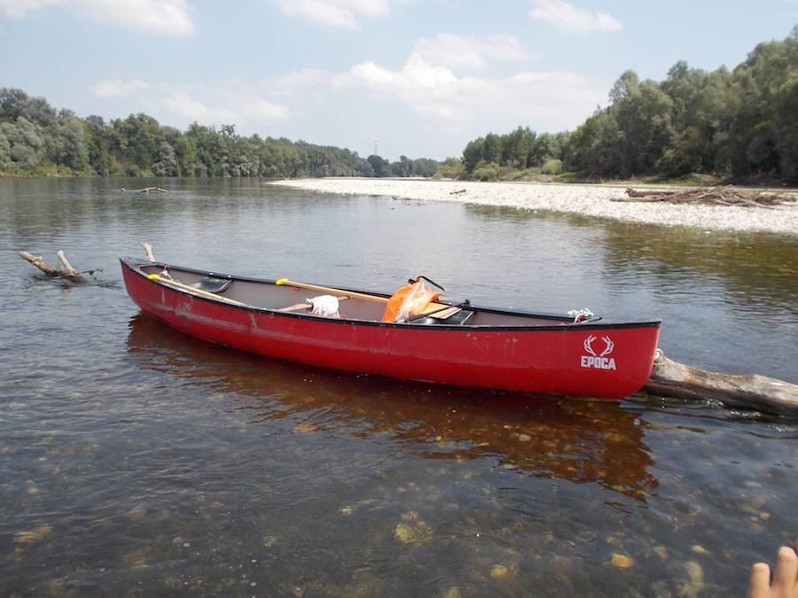 pavia ticino la canoa rossa