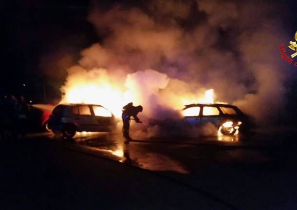 Incendio auto a Cassano Magnago