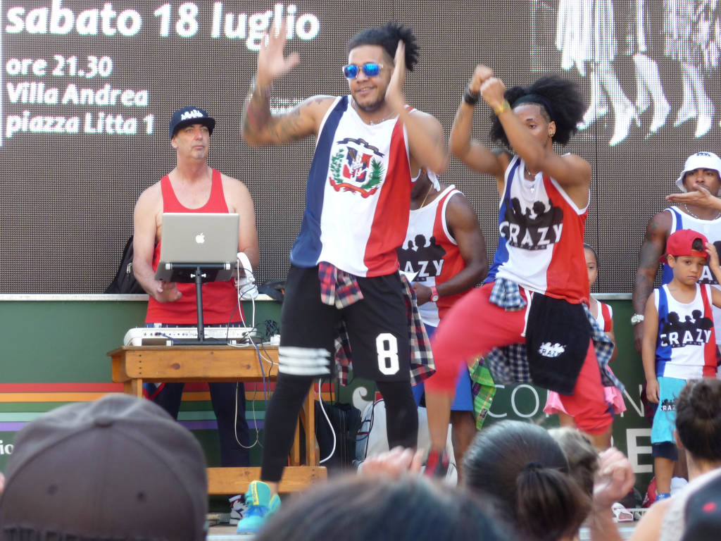 Zumba in piazza Monte Grappa