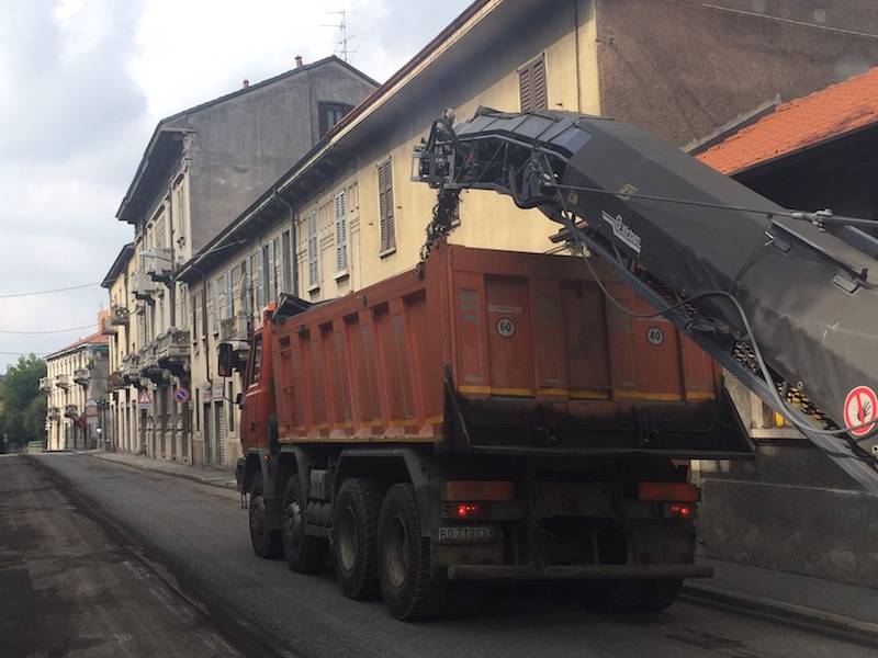 Asfaltatura via Venegoni Gallarate 