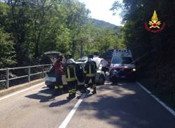 Auto contro un muro a Luino