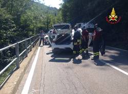 Auto contro un muro a Luino