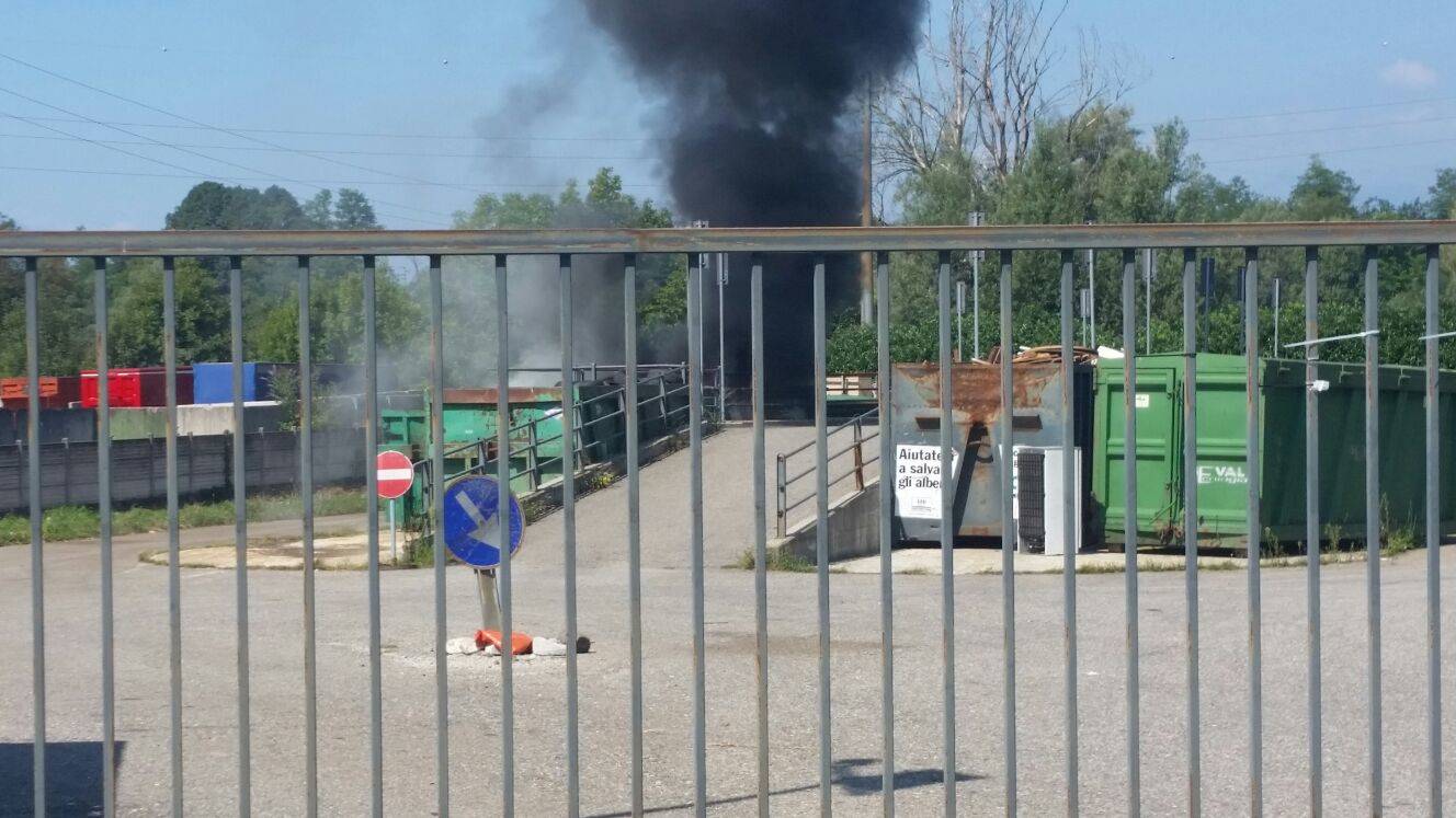 incendio cocquio discarica 30agosto 2015