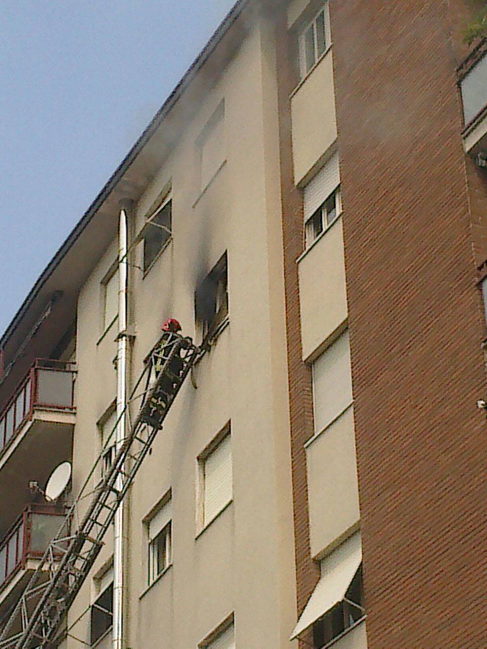 Incendio in via Ferraris a Gallarate