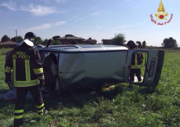 ribaltamento fagnano olona vigili del fuoco