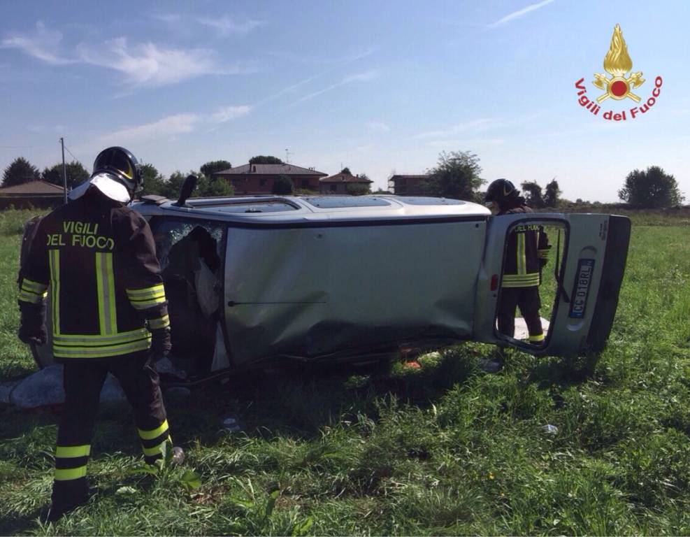 ribaltamento fagnano olona vigili del fuoco
