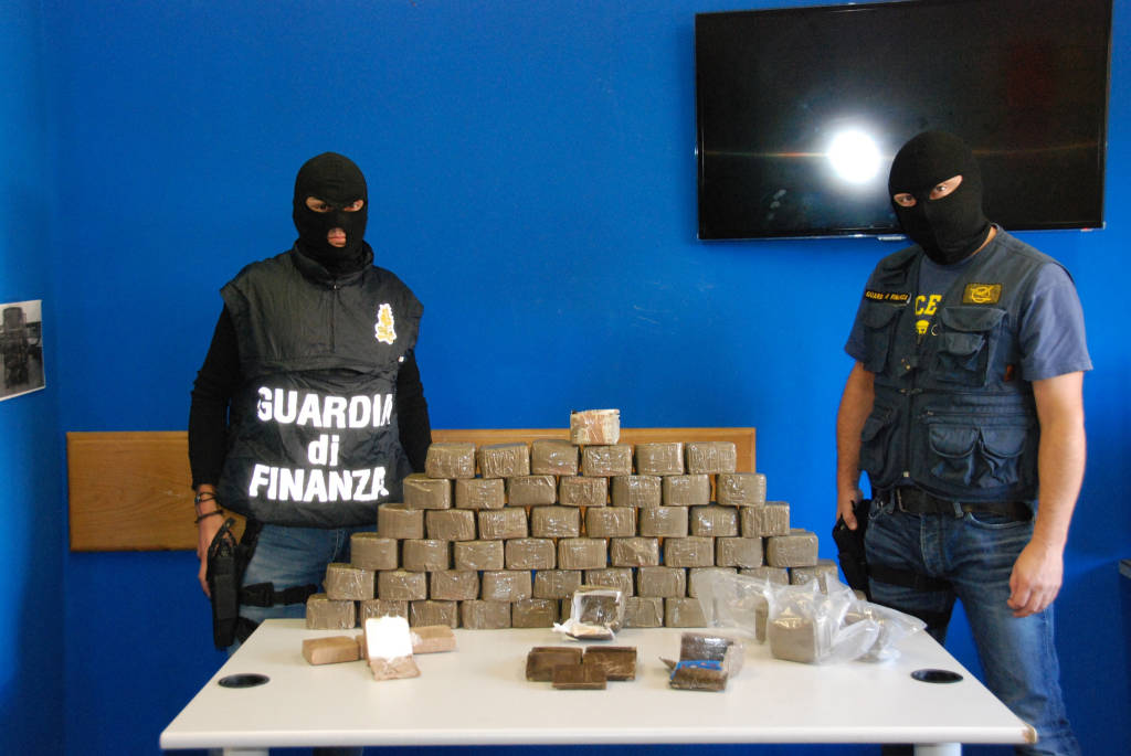 32 chilogrammi di droga sequestrati dalla Guardia di Finanza
