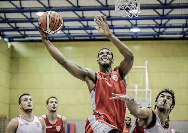 amichevole basket pallacanestro varese chiavenna