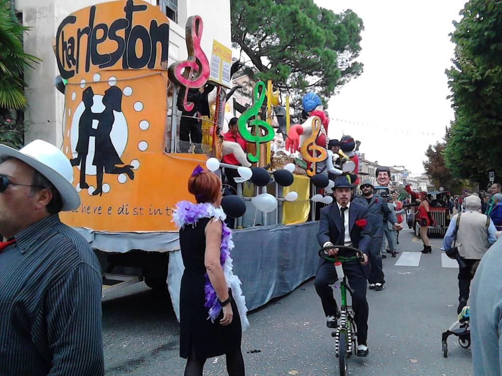 Angera, le maschere e la festa dell'Uva
