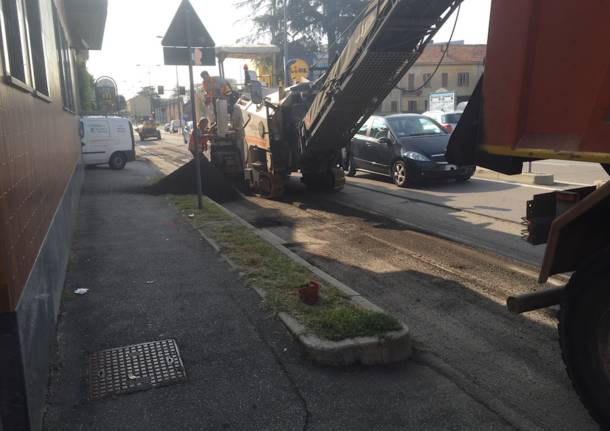 Asfaltatura in via Vespucci a Gallarate