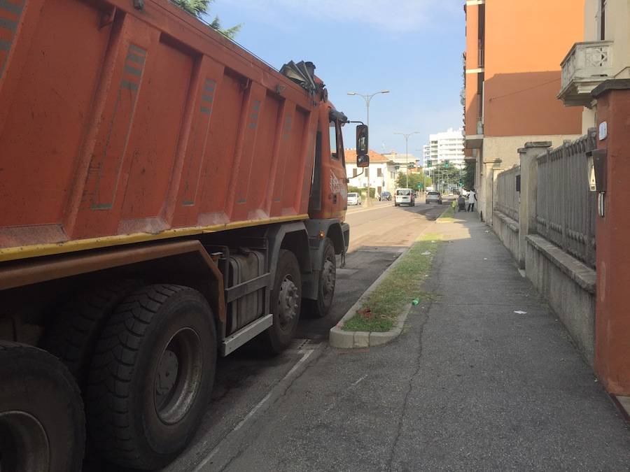 Asfaltatura in via Vespucci a Gallarate