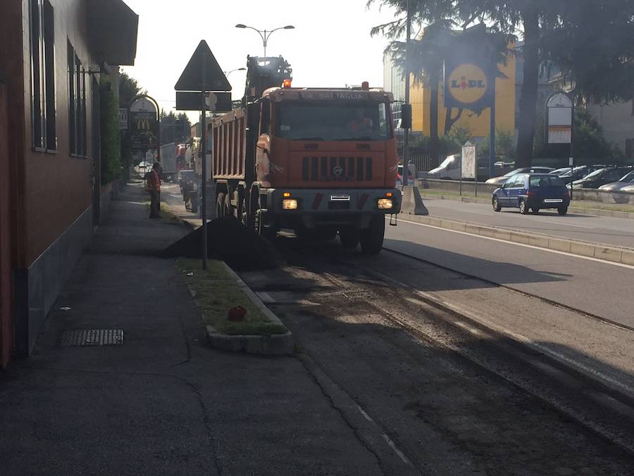 Asfaltatura in via Vespucci a Gallarate
