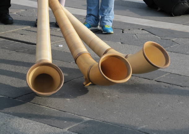 Corni alpini svizzeri a Milano