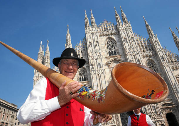 Corni svizzeri in piazza Duomo