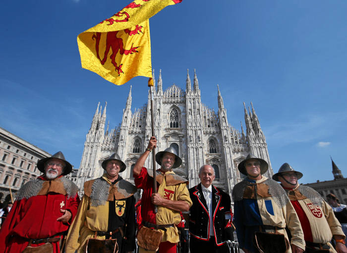 Corni svizzeri in piazza Duomo