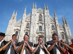 Corni svizzeri in piazza Duomo