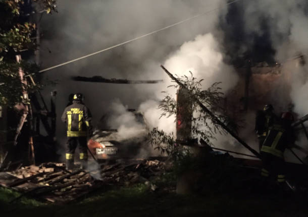 Incendio in un garage a Cugliate Fabiasco