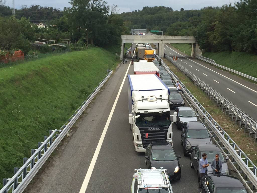 incidente autostrada a26