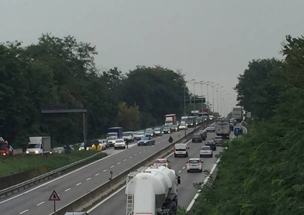 Incidente in 336, lunghe code e deviazioni