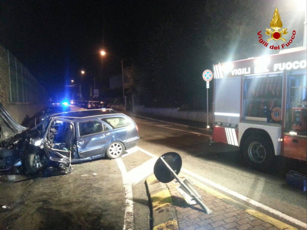 incidente via crispi varese vigili del fuoco