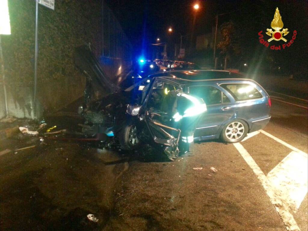 incidente via crispi varese vigili del fuoco