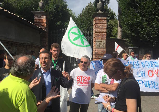 La protesta della Lega contro i profughi a Tradate