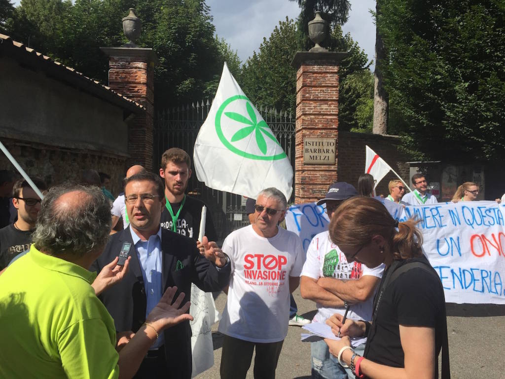 La protesta della Lega contro i profughi a Tradate