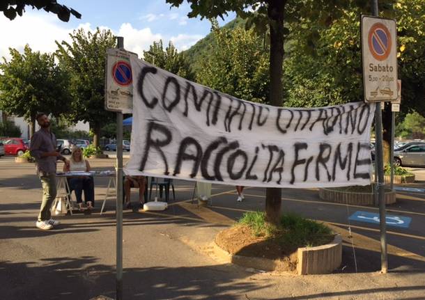 Raccolta firme contro i profughi
