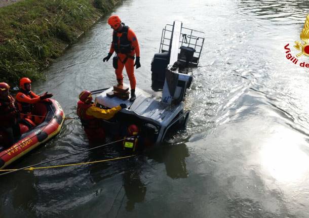 Il salvataggio dell’automobilista nel canale
