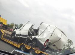 Tir e furgone si scontrano in autostrada