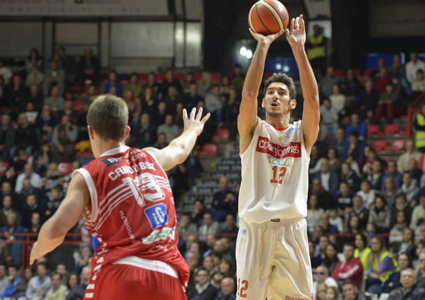 basket pallacanestro openjobmetis varese pesaro serie a