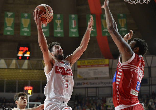 basket pallacanestro openjobmetis varese pesaro serie a