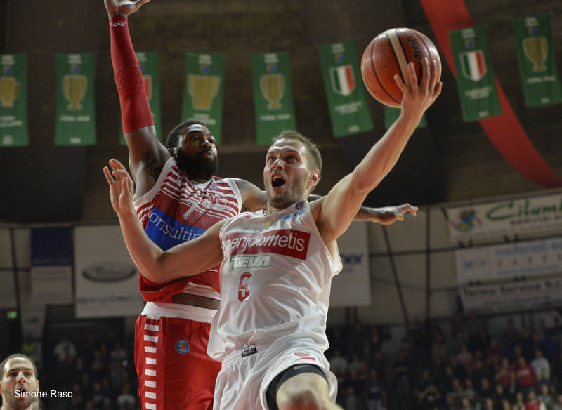 basket pallacanestro openjobmetis varese pesaro serie a