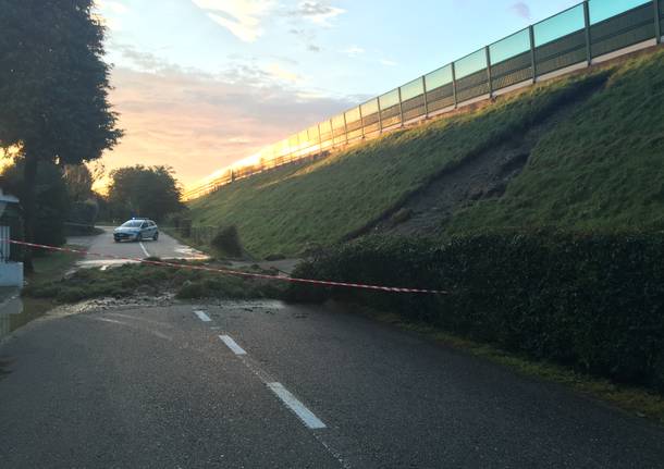 BESNATE - SMOTTAMENTO TERRAPIENO AUTOSTRADA A8, INTERROTTA UNA STRADA