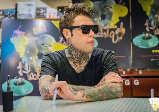 Fedez alla Casa del Disco presenta "Cosodipinto" 