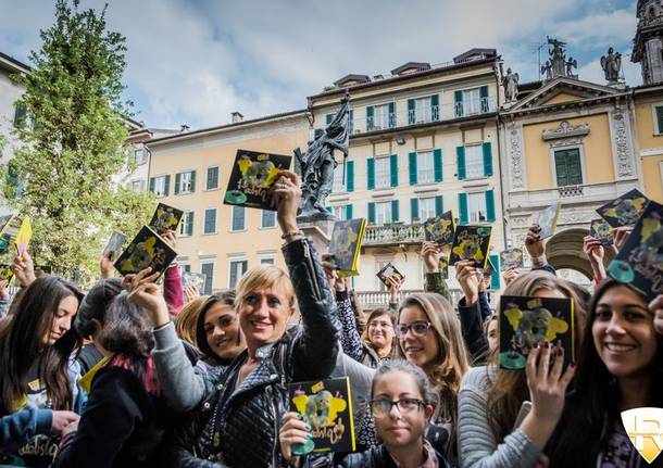 Fedez alla Casa del Disco presenta "Cosodipinto" 