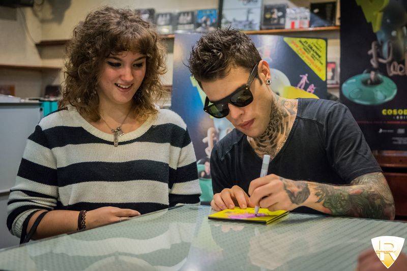 Fedez alla Casa del Disco presenta "Cosodipinto" 