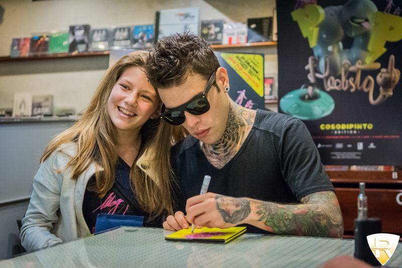 Fedez alla Casa del Disco presenta "Cosodipinto" 