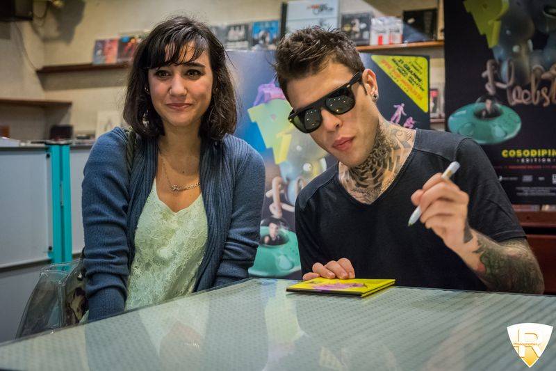 Fedez alla Casa del Disco presenta "Cosodipinto" 