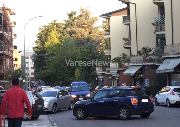 Il parcheggio a pagamento in ospedale crea il caos