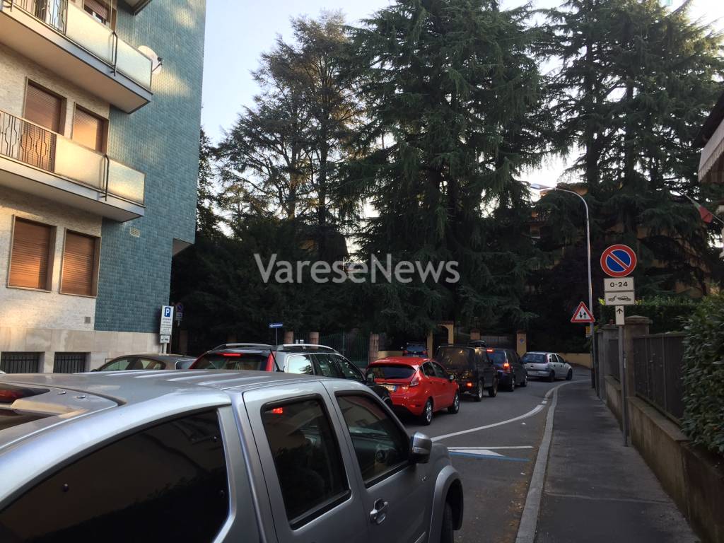 Il parcheggio a pagamento in ospedale crea il caos